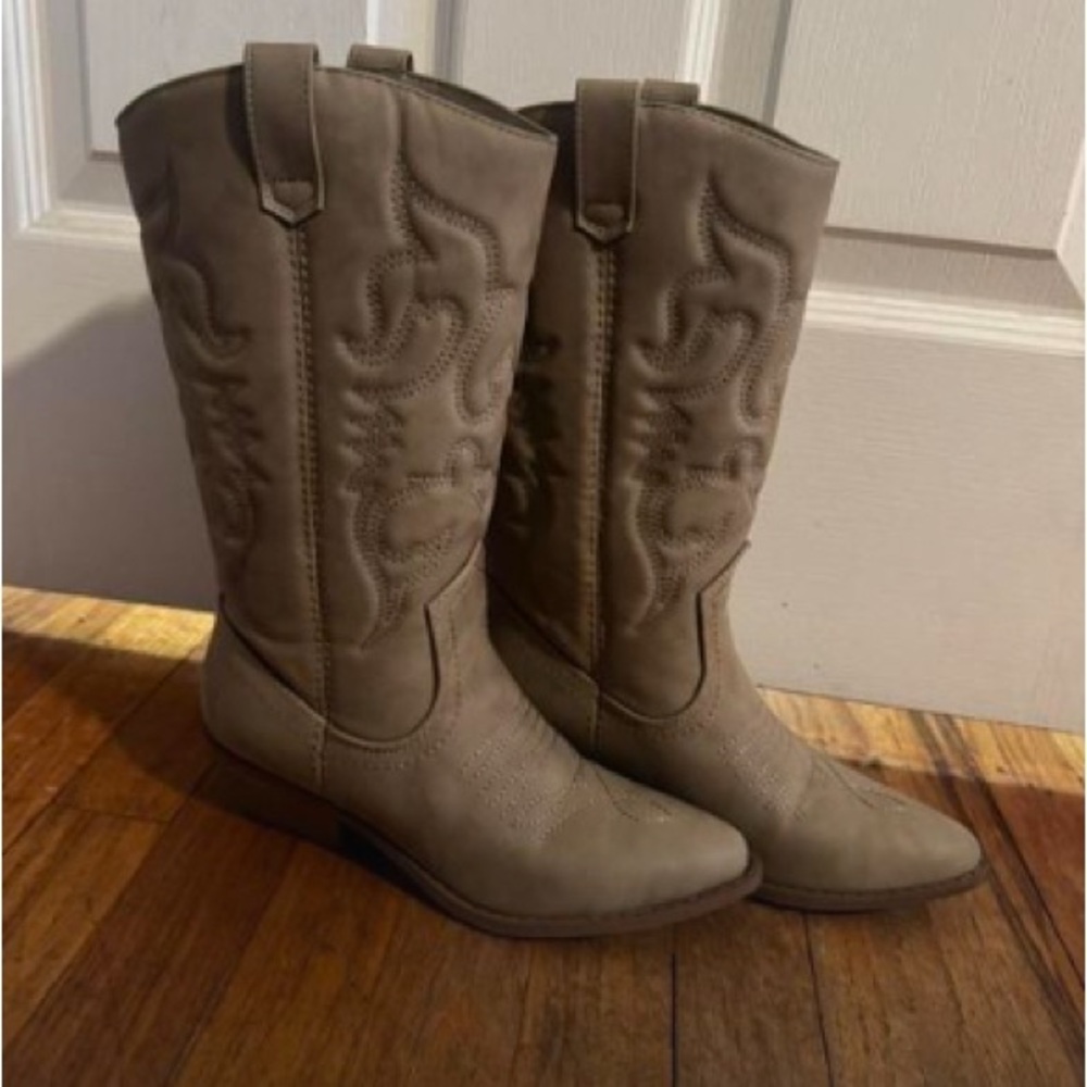 Source Unknown Taupe Heeled Western Boots